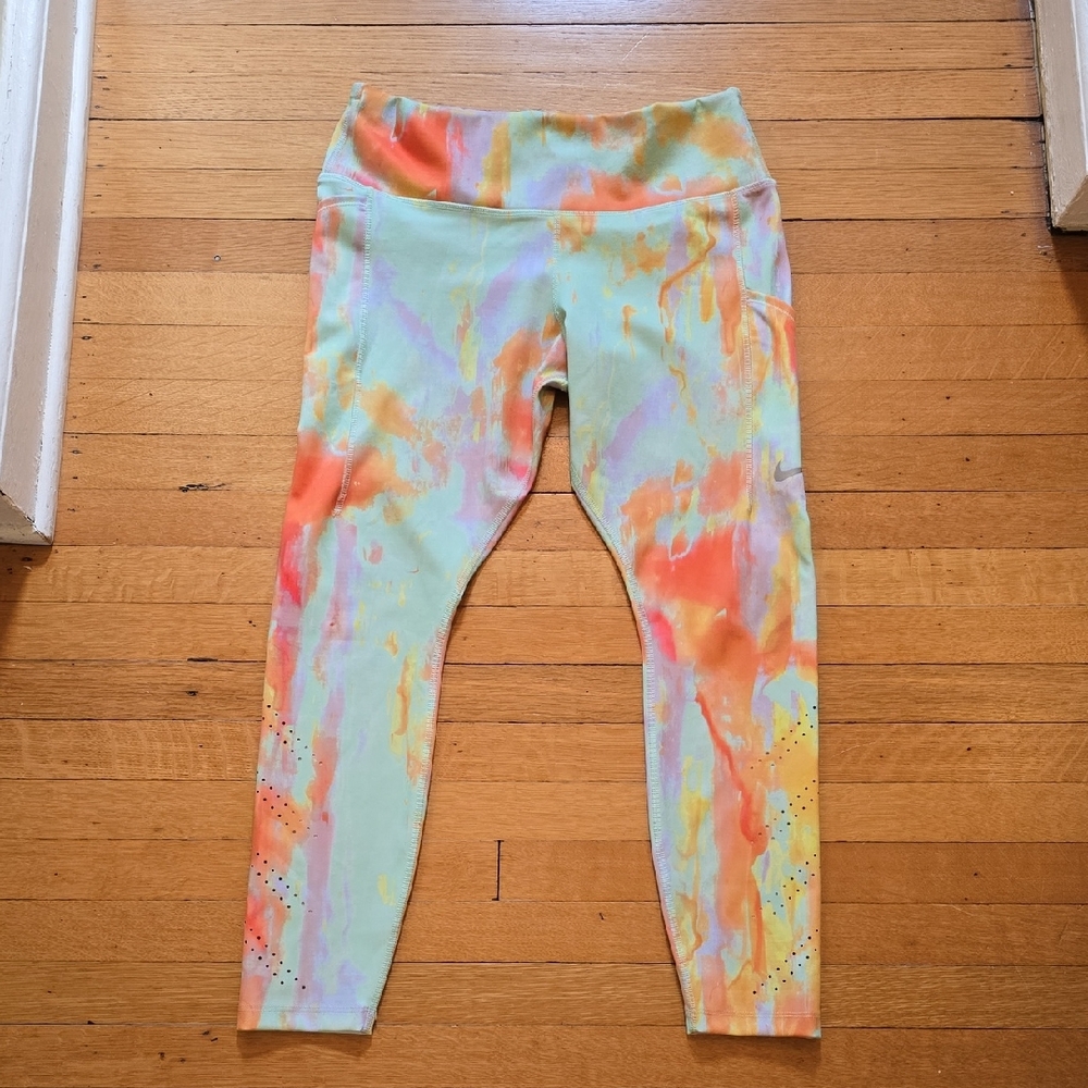 Nike Dri-FIT Epic Luxe Women's Mid-Rise 7/8 Pocket Leggings, EUC, Women's L